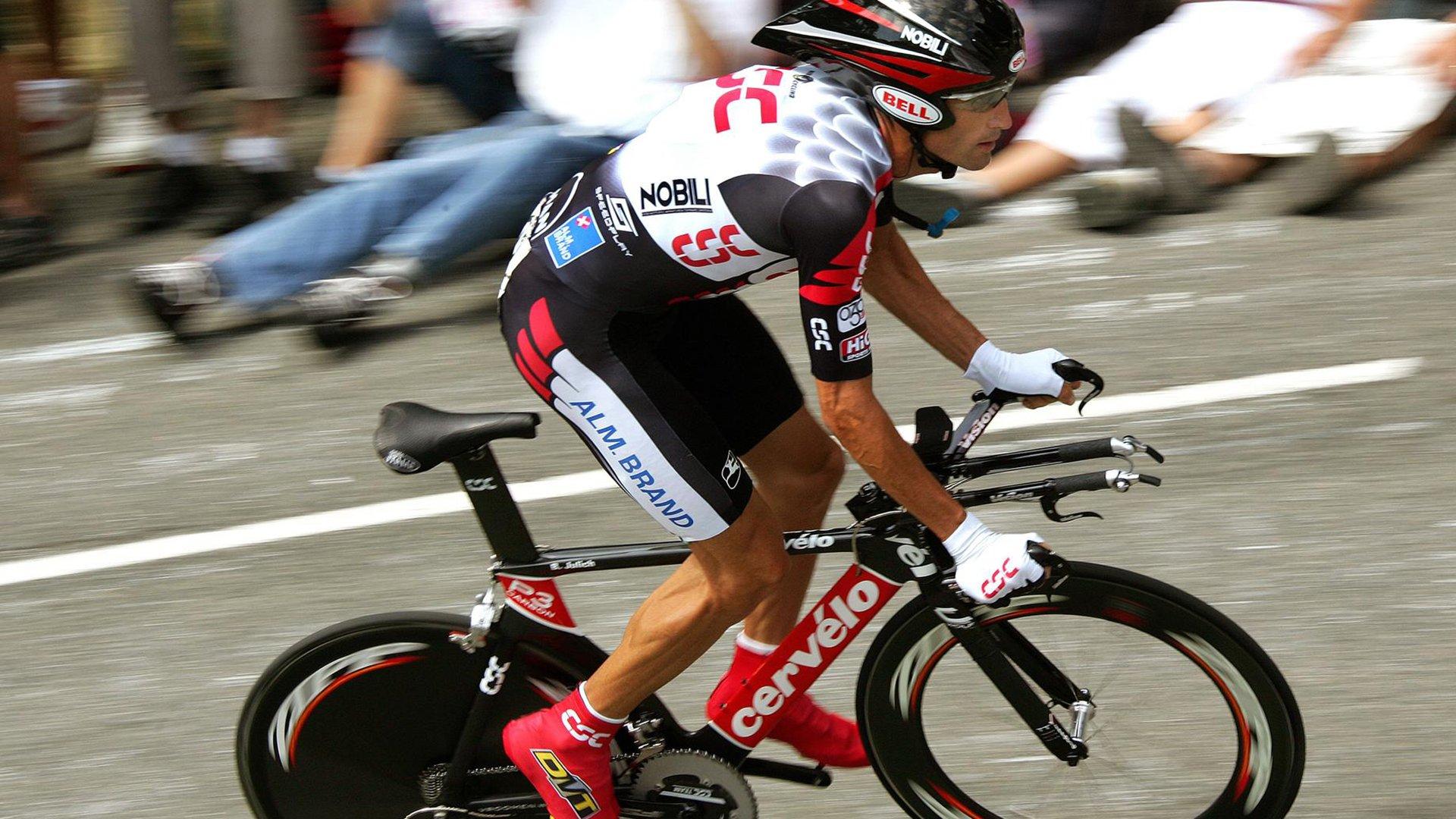 全国羽毛球锦标赛圆满落幕 新锐选手表现抢眼