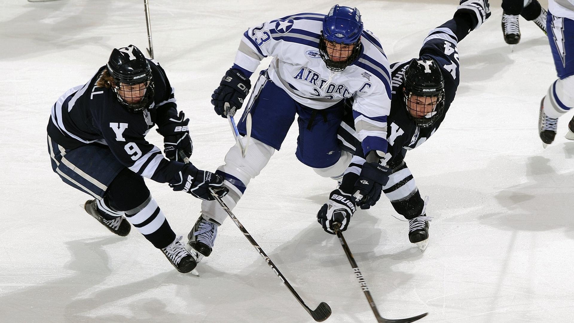 百米飞人巅峰对决 新星闪耀刷新赛季最佳成绩