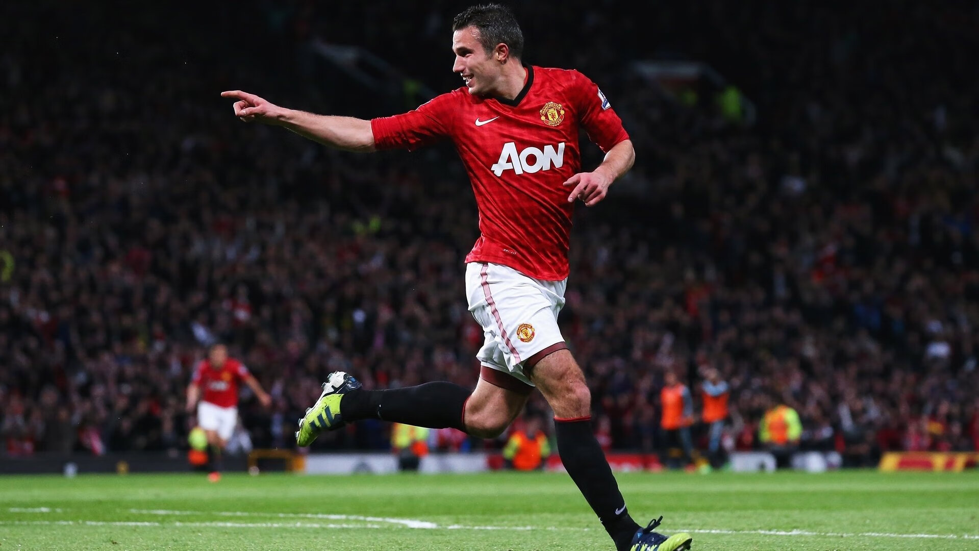 B体育app_双加时鏖战！湖人险胜勇士，詹姆斯关键三分锁定胜局